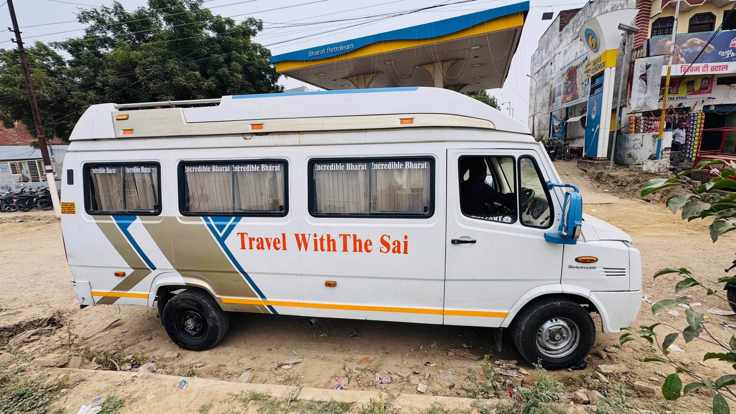 tempo traveller