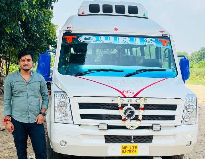 tempo traveller