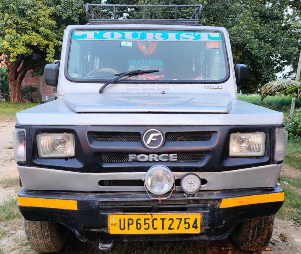 tempo traveller
